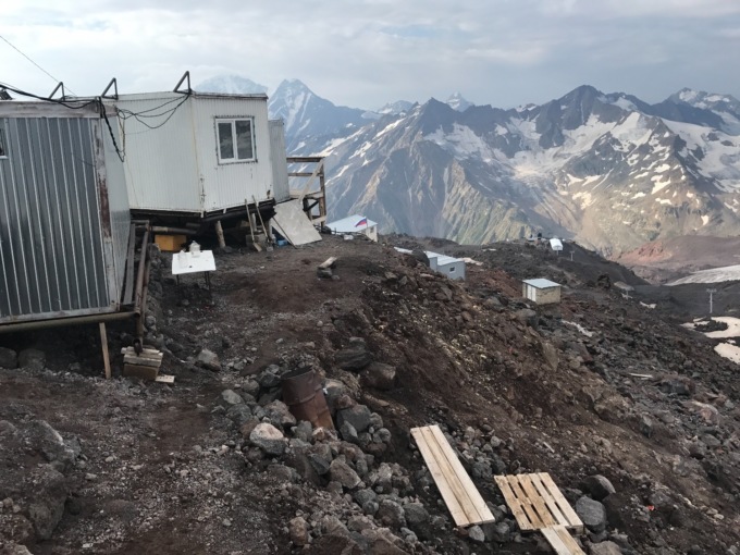 Фотография: Восхождение на Эльбрус для чайников: как выжить на вершине, если у тебя нет опыта в альпинизме №4 - BigPicture.ru