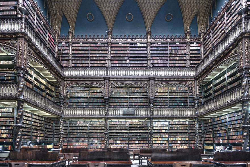 Фотография: 19 невероятно красивых библиотек, в которые влюбятся даже те, кто равнодушен к чтению №3 - BigPicture.ru