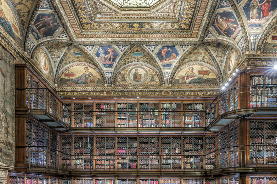 Фотография: 19 невероятно красивых библиотек, в которые влюбятся даже те, кто равнодушен к чтению №4 - BigPicture.ru