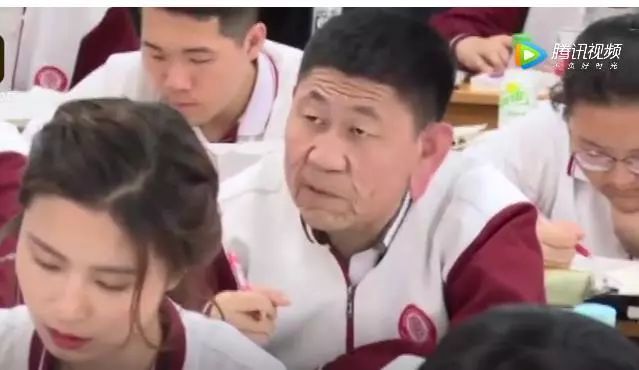 Фотография: 18-летний дед: по неизвестным причинам китайский школьник выглядит на 80 лет №2 - BigPicture.ru