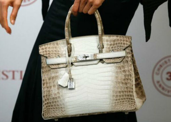 Дорого-богато: на лондонском аукционе сумку Birkin продали за 217 тысяч долларов