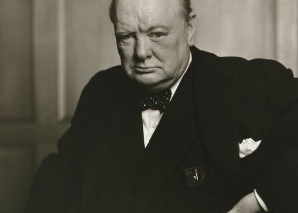 Отобрать сигару и быстро сфотографировать: секрет одного из самых известных снимков Черчилля