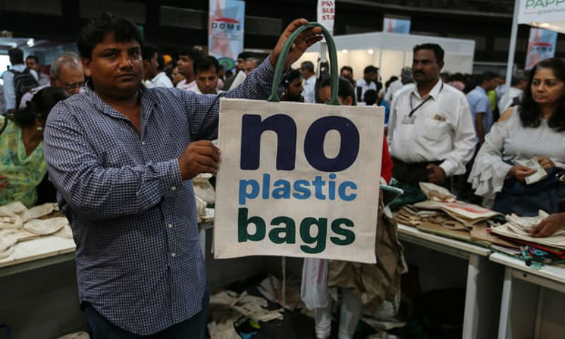 Фотография: В тюрьму за пакет: в Мумбае запретили вещи из пластика №1 - BigPicture.ru