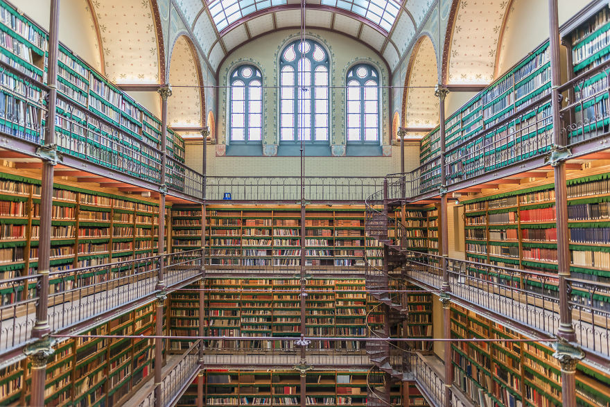 Фотография: 19 невероятно красивых библиотек, в которые влюбятся даже те, кто равнодушен к чтению №14 - BigPicture.ru