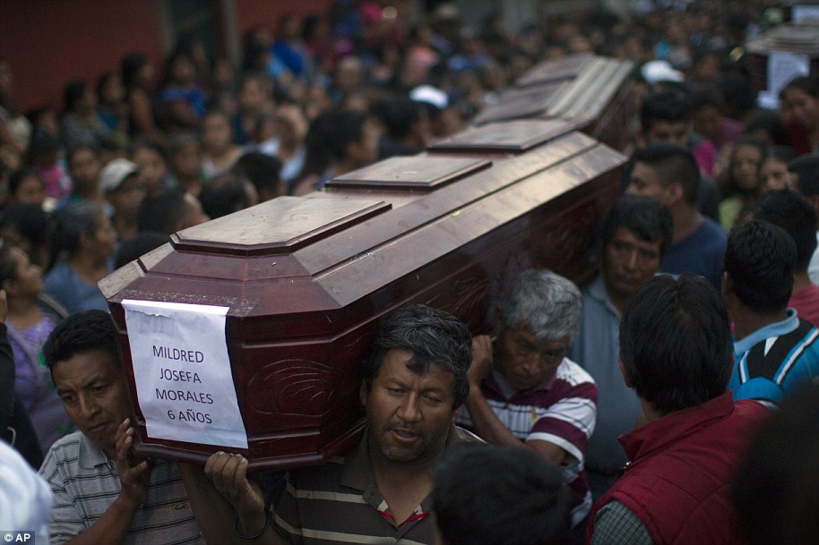 Фотография: Вулкан Фуэго в Гватемале за сутки убил 69 человек. Количество погибших растет №15 - BigPicture.ru