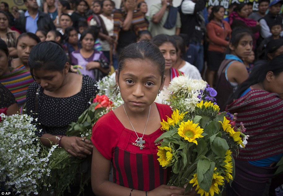 Фотография: Вулкан Фуэго в Гватемале за сутки убил 69 человек. Количество погибших растет №16 - BigPicture.ru
