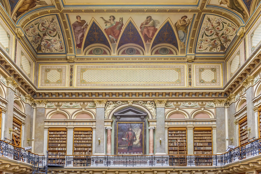 Фотография: 19 невероятно красивых библиотек, в которые влюбятся даже те, кто равнодушен к чтению №16 - BigPicture.ru