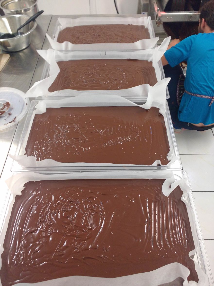 Фотография: От стручков на дереве до готовой шоколадной плитки: как делают крафтовый шоколад №21 - BigPicture.ru