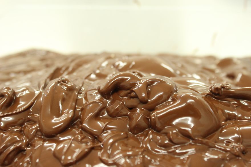 Фотография: От стручков на дереве до готовой шоколадной плитки: как делают крафтовый шоколад №22 - BigPicture.ru