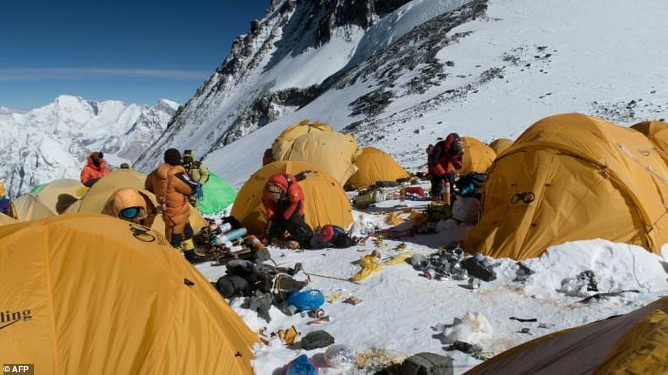 Фотография: Как Эверест превратили в самую высокогорную помойку №4 - BigPicture.ru