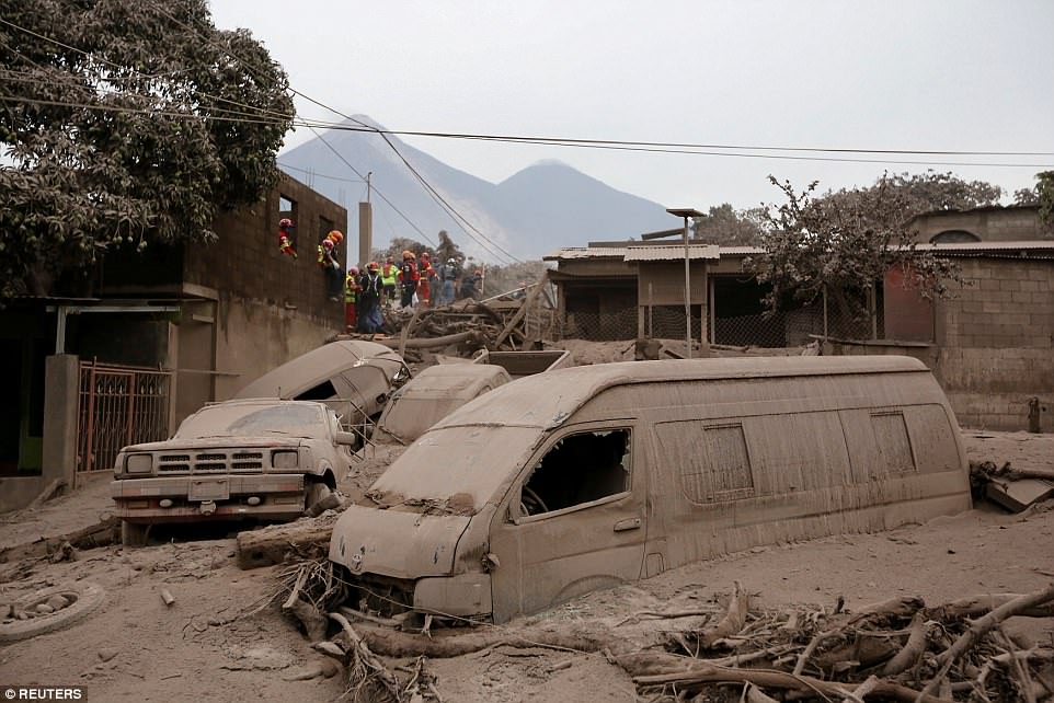 Фотография: Вулкан Фуэго в Гватемале за сутки убил 69 человек. Количество погибших растет №4 - BigPicture.ru