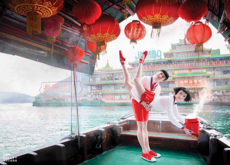 Фотография: Рекламные постеры, на которых гонконгские танцоры бросают вызов гравитации №1 - BigPicture.ru