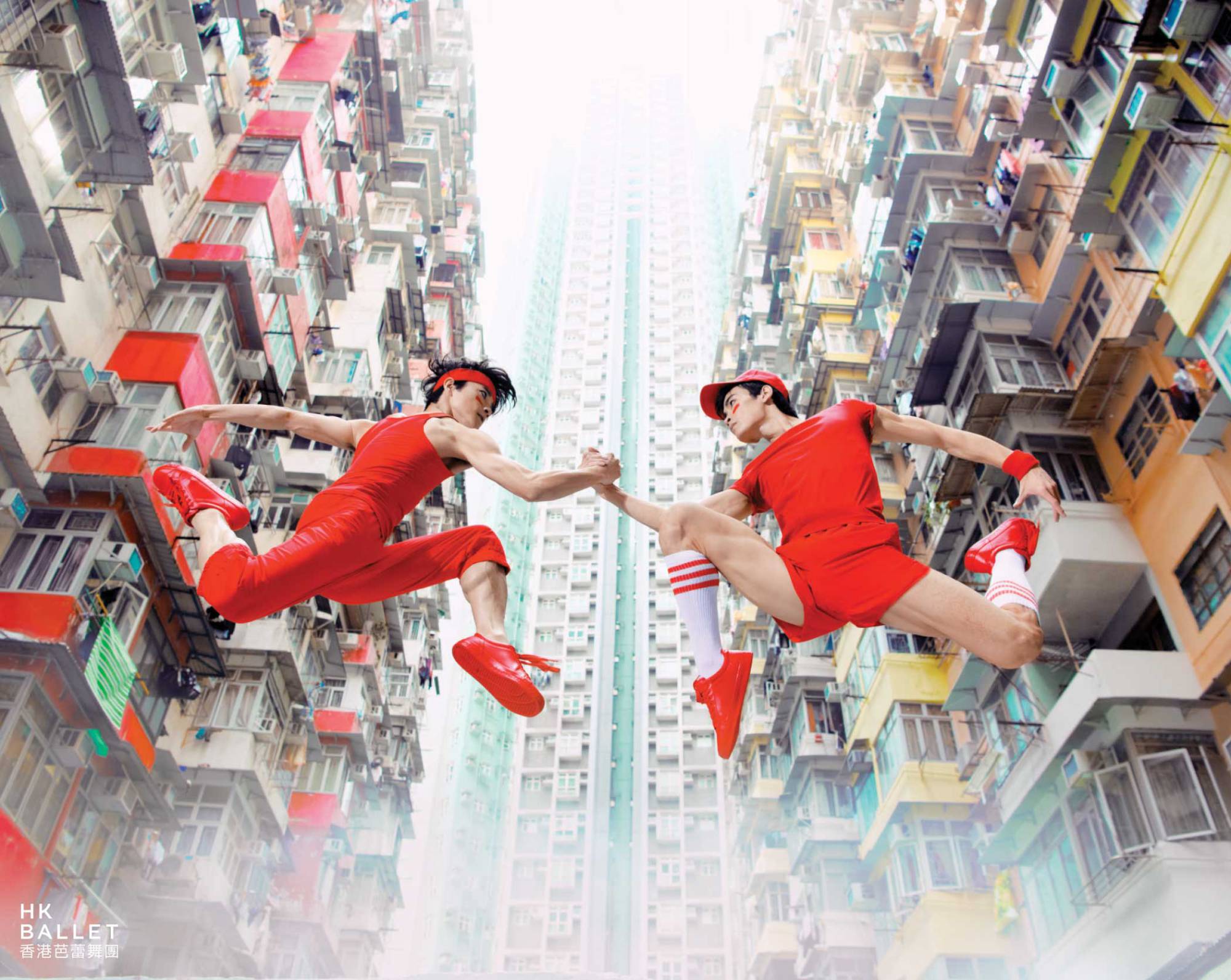 Фотография: Рекламные постеры, на которых гонконгские танцоры бросают вызов гравитации №4 - BigPicture.ru