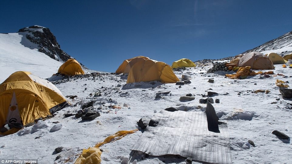 Фотография: Как Эверест превратили в самую высокогорную помойку №6 - BigPicture.ru