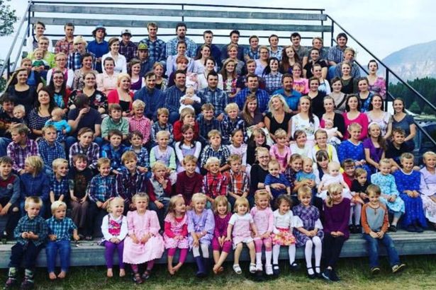 Фотография: Канадский суд признал отца 149 детей и мужа 24 женщин виновным в многоженстве №5 - BigPicture.ru