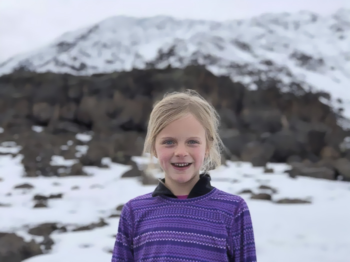 Фотография: 7-летняя девочка стала самой молодой покорительницей Килиманджаро в честь покойного отца №6 - BigPicture.ru