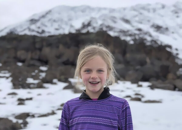 7-летняя девочка стала самой молодой покорительницей Килиманджаро в честь покойного отца