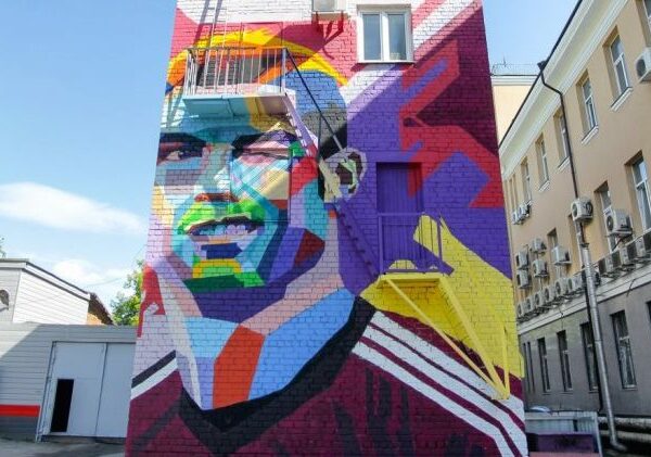 Эпик фейл: Месси придется смотреть на гигантский портрет Роналду из гостиничного номера в Казани