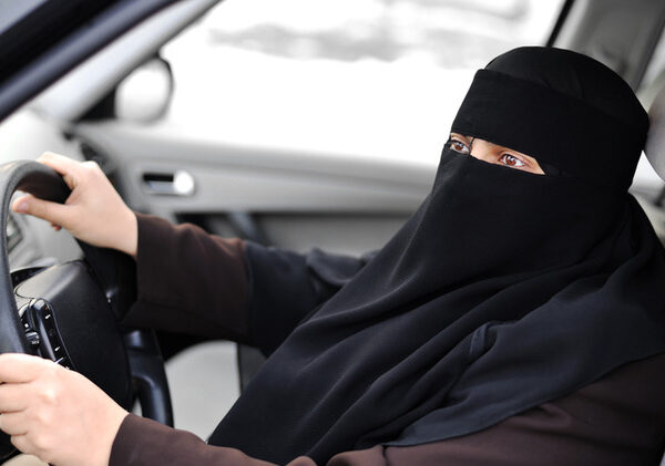 «Я очень боюсь»: саудовские мужчины об отмене запрета на вождение автомобилей для женщин