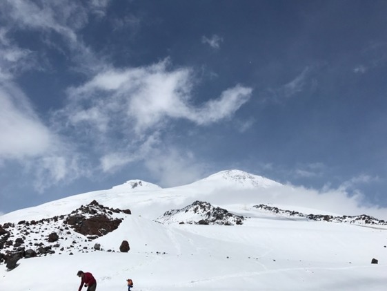 Фотография: Восхождение на Эльбрус для чайников: как выжить на вершине, если у тебя нет опыта в альпинизме №1 - BigPicture.ru