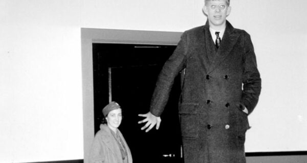 Насколько же огромным был Роберт Уодлоу — самый высокий человек в истории