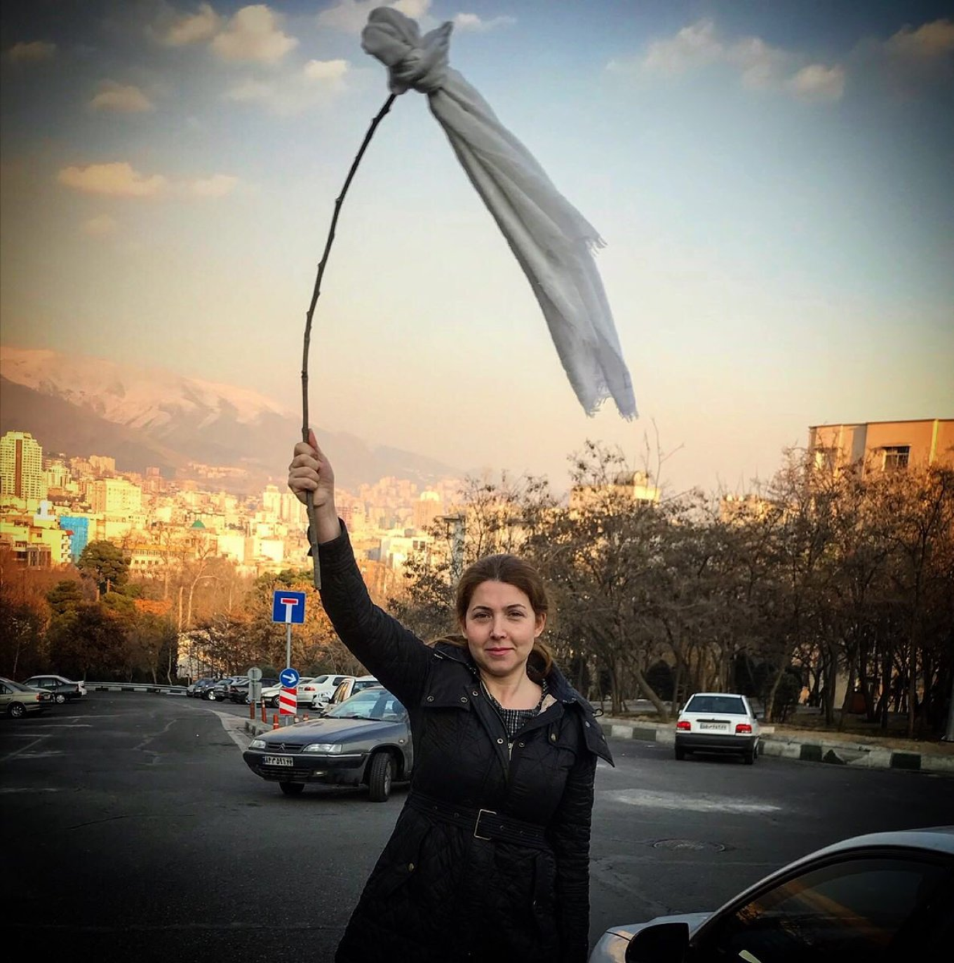 Фотография: Сняла хиджаб — получи 20 лет! Иранская активистка осуждена за участие в акции протеста №2 - BigPicture.ru
