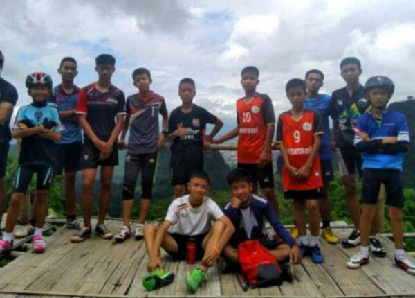 В Таиланде спасли из пещеры всех 12 мальчиков и их тренера