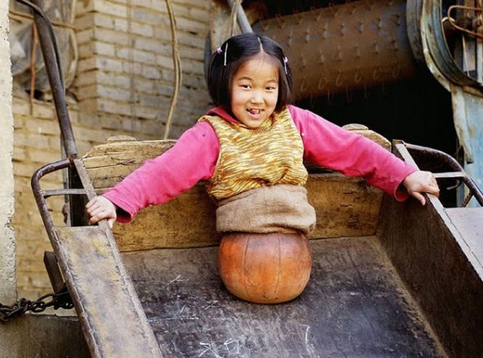 Фотография: Национальная героиня Китая: девочка с баскетбольным мячом вместо ног стала известной спортсменкой №2 - BigPicture.ru