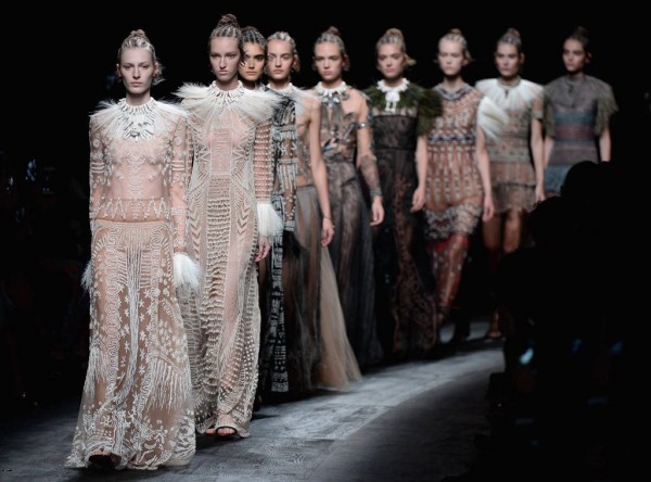 Фотография: Румыны против Dior: как национальная одежда стала камнем преткновения в мире высокой моды №4 - BigPicture.ru