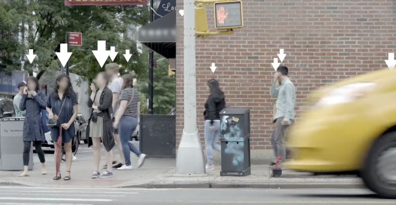 Фотография: Американский бренд спрятал деньги за рекламными баннерами на улицах Нью-Йорка. Почему никто этого не замечает №3 - BigPicture.ru
