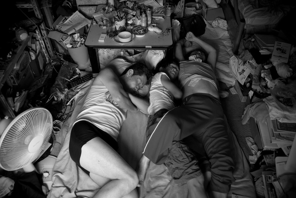 Фотография: В тесноте, да в любви: фотограф снял жизнь своей многочисленной семьи в однокомнатной квартире №11 - BigPicture.ru