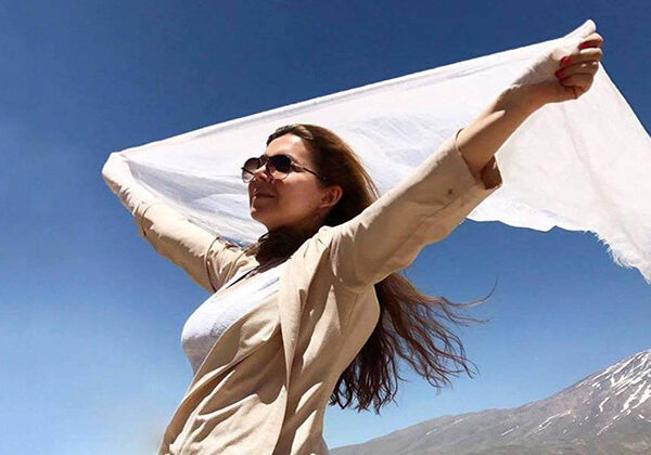 Сняла хиджаб — получи 20 лет! Иранская активистка осуждена за участие в акции протеста