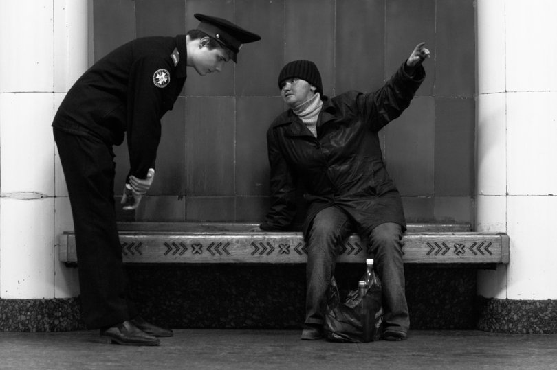 Фотография: Один день из жизни лавочки: проникновенная серия российского фотографа №12 - BigPicture.ru