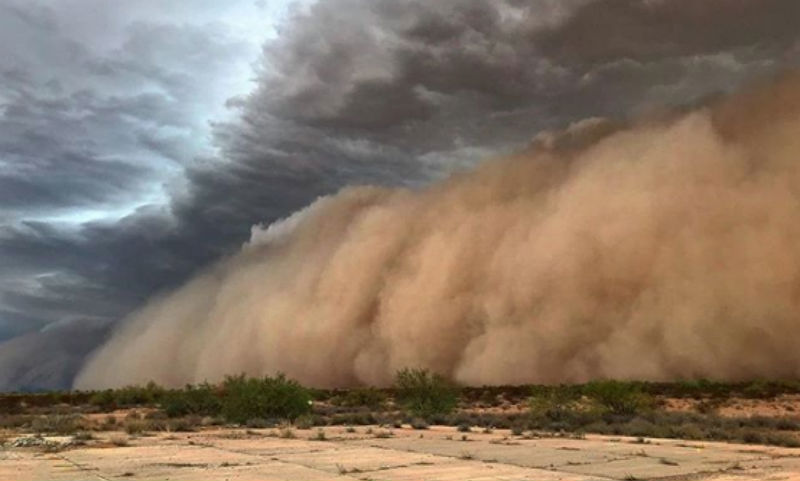 Фотография: Апокалипсис из песка и пыли: фотограф заснял, как песчаная буря накрыла Аризону №1 - BigPicture.ru