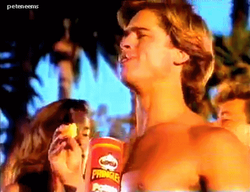 Брэдд Питт рекламирует чипсы, а Кортни Кокс тампоны — 10 рекламных роликов с юными голливудскими звездами