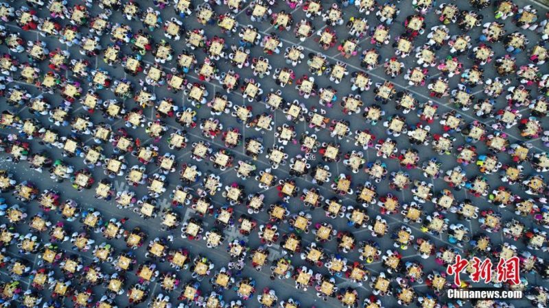 Фотография: Чудеса китайского фаст-фуда: как накормить 20 тысяч человек за пару часов №2 - BigPicture.ru
