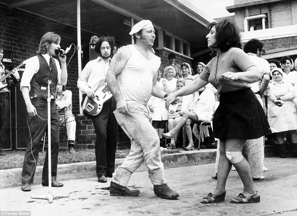 Фотография: Девушки в бикини, свобода и безработица: как жила Австралия в 70-е №9 - BigPicture.ru
