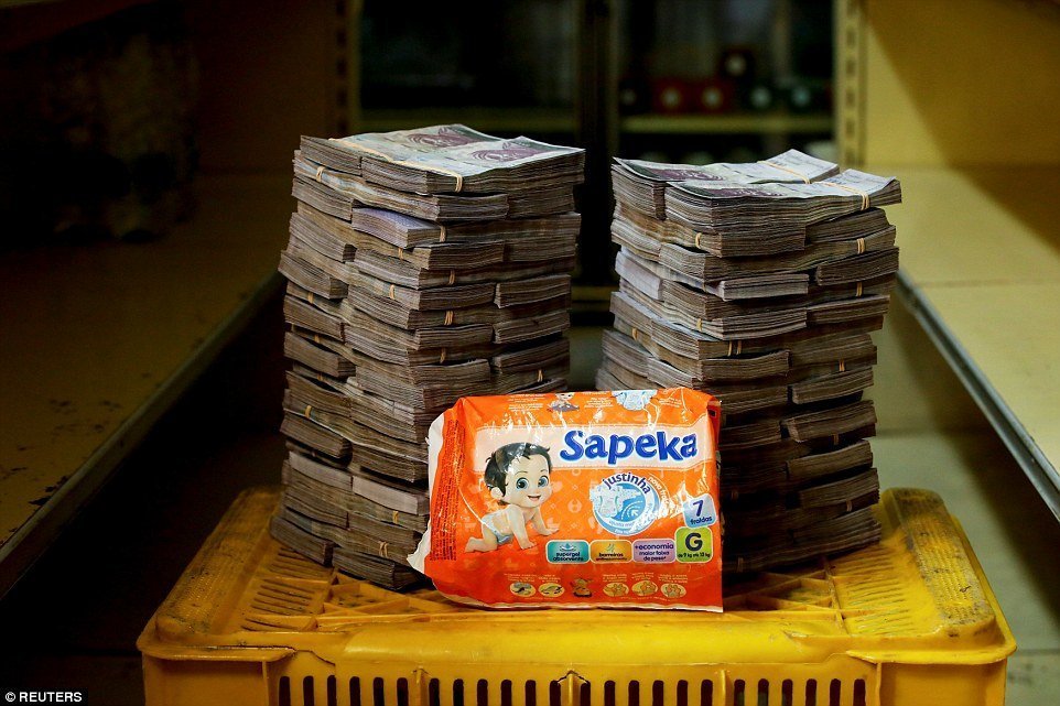 Фотография: Курица за мешок с деньгами: фото, иллюстрирующие цены на товары в Венесуэле №6 - BigPicture.ru