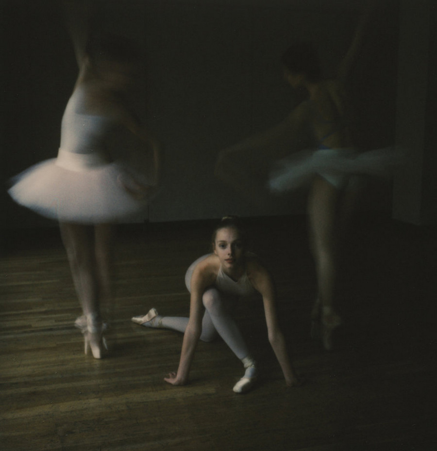 Фотография: Дерзкие, изящные, нежные: фотограф показала мир балерин №5 - BigPicture.ru
