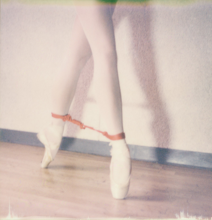 Фотография: Дерзкие, изящные, нежные: фотограф показала мир балерин №15 - BigPicture.ru