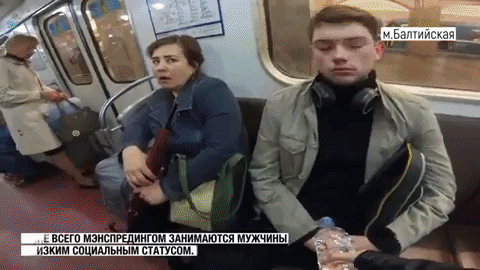 Фотография: Питерская феминистка отбеливала в метро мужчин №2 - BigPicture.ru