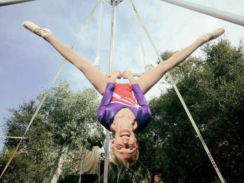 Фотография: Самая старая гимнастка в мире и огромный шагоход: что приготовили публике авторы 