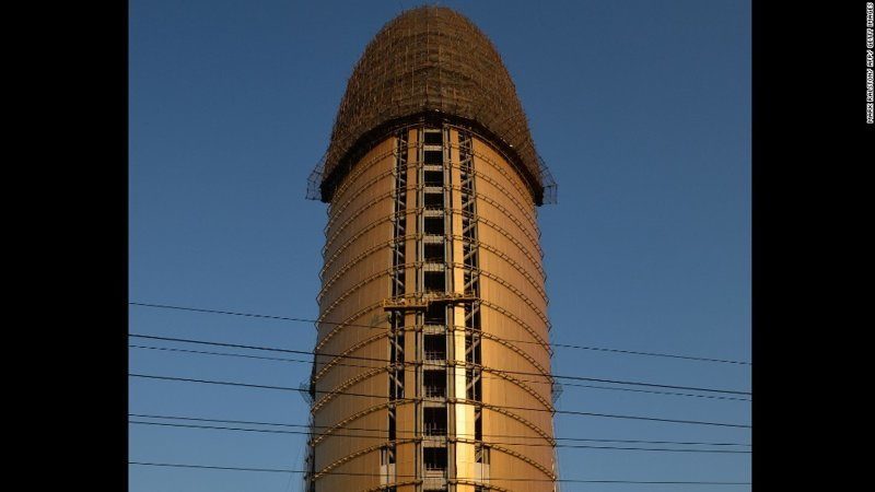 Фотография: Китайский небоскреб в виде члена 
