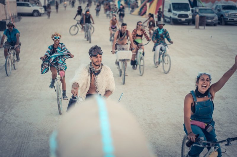 Фотография: Свадьба в футуристическом стиле на фестивале Burning Man №18 - BigPicture.ru