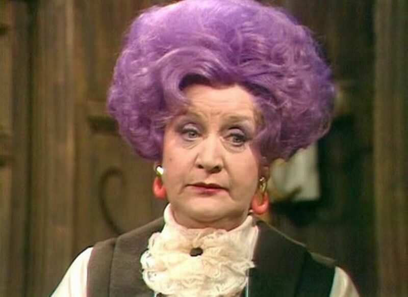 Фотография: Секрет раскрыт! Вот почему старушки красят волосы в фиолетовый №1 - BigPicture.ru