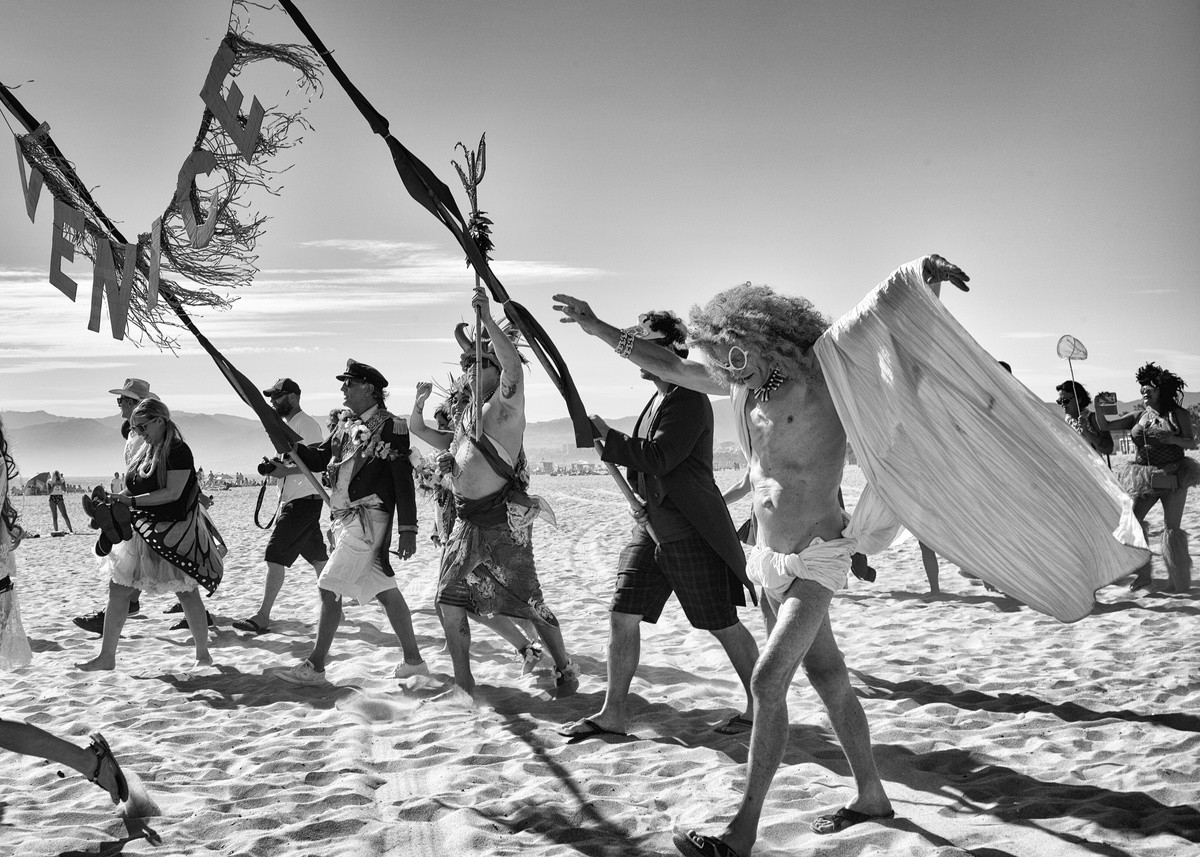 Фотография: Последние дни богемного рая: безумный пляж Венис Бич в объективе израильского фотографа №5 - BigPicture.ru