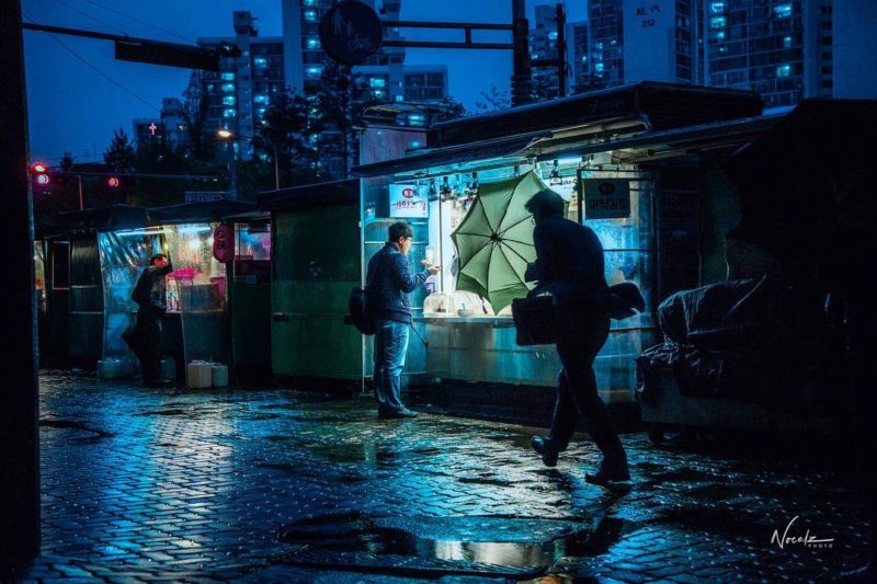 Фотография: Фотки на мобильный: 30 потрясающих кадров дождливого Сеула №7 - BigPicture.ru