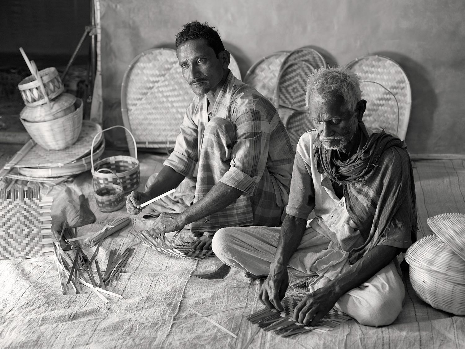 Сколько зарабатывают чистильщик ушей, уличный астролог и другие представители исчезающих профессий в Индии