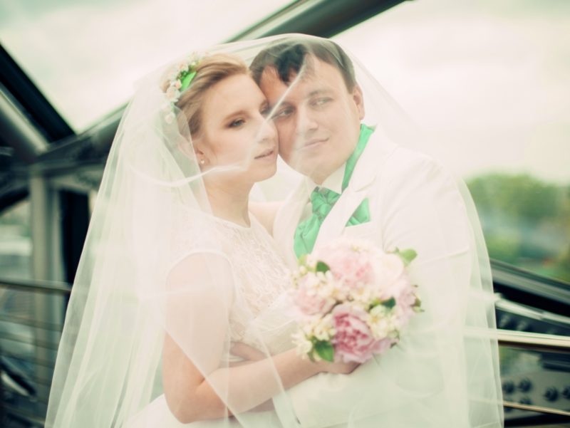 Фотография: Суровое торжество: пара из Челябинска устроила свадебный фотосет в противогазах №5 - BigPicture.ru