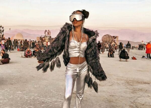 Голая грудь ради выпивки и километровые очереди – так запомнился участникам фестиваль «Burning Man – 2018»